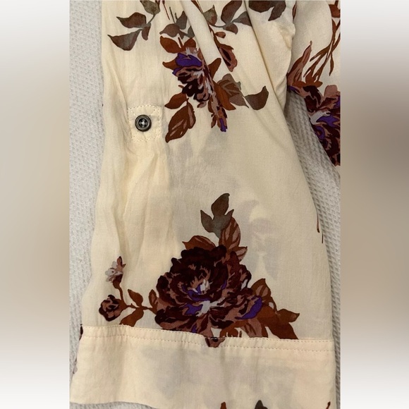 Torrid Blouse Pullover Challis Floral Tan Roll Tab Sleeve Sz 1 - Picture 6 of 9